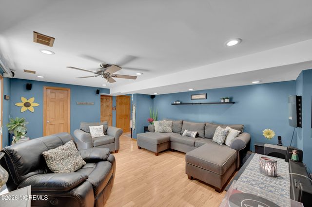 17 Eliot Road, Manalapan, NJ 07726