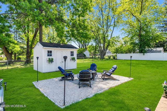 17 Eliot Road, Manalapan, NJ 07726