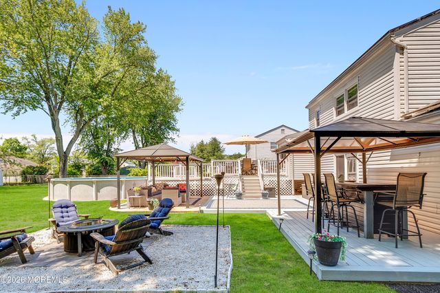 17 Eliot Road, Manalapan, NJ 07726
