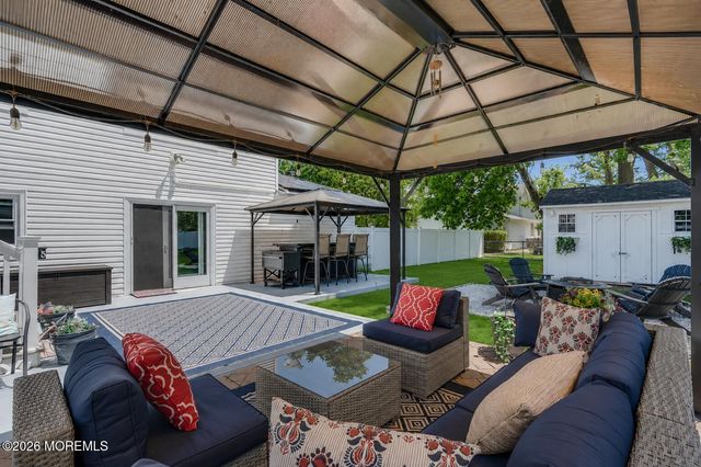 17 Eliot Road, Manalapan, NJ 07726