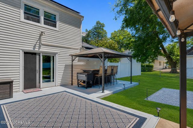 17 Eliot Road, Manalapan, NJ 07726