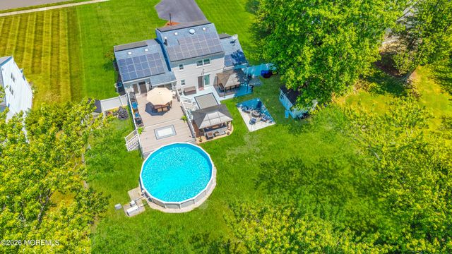 17 Eliot Road, Manalapan, NJ 07726
