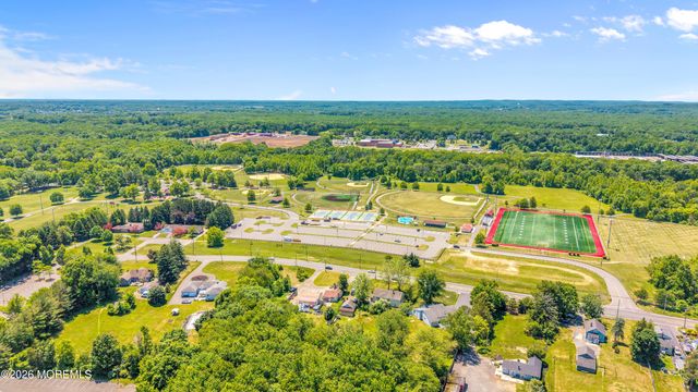 17 Eliot Road, Manalapan, NJ 07726