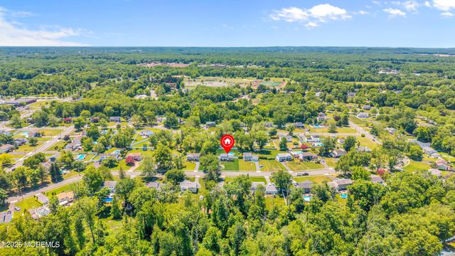 17 Eliot Road, Manalapan, NJ 07726