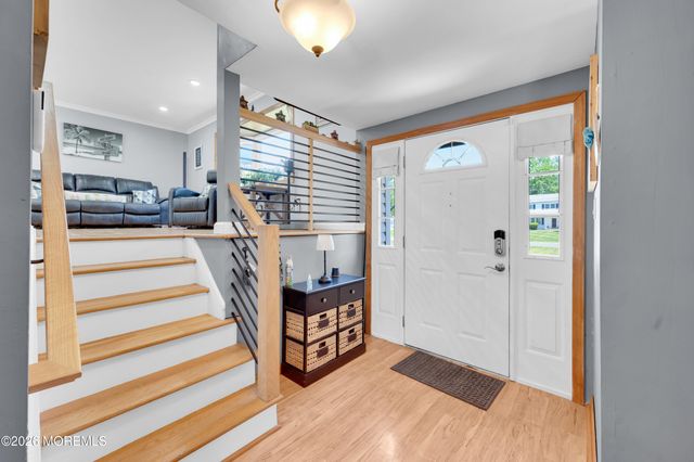 17 Eliot Road, Manalapan, NJ 07726