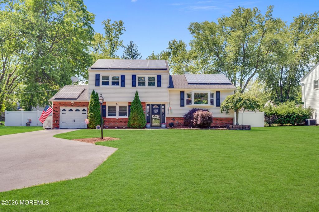 17 Eliot Road, Manalapan, NJ 07726