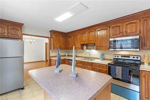 6154 Wildflower LN, Hayes, VA 23072