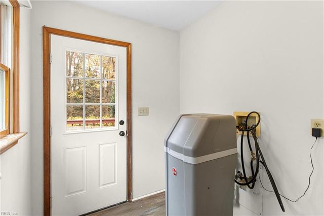 6154 Wildflower LN, Hayes, VA 23072