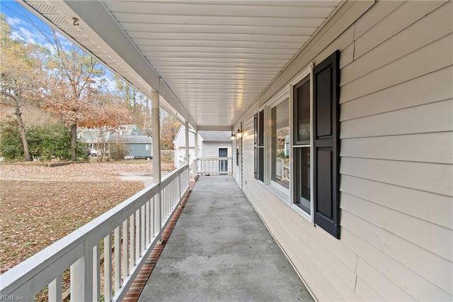 6154 Wildflower LN, Hayes, VA 23072