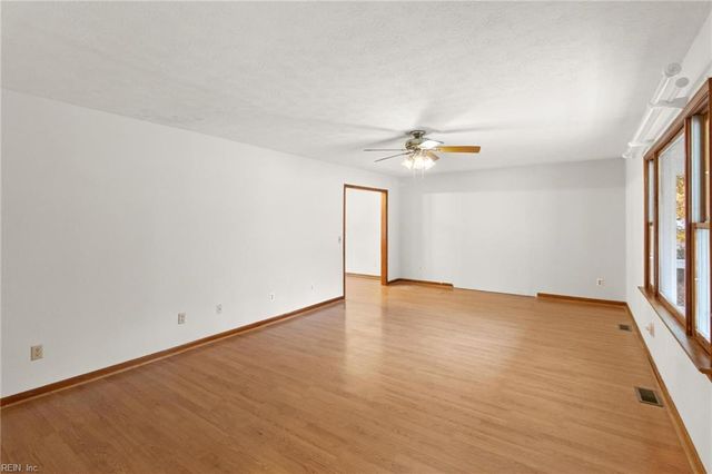 6154 Wildflower LN, Hayes, VA 23072