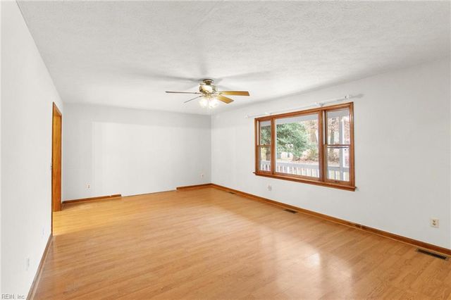 6154 Wildflower LN, Hayes, VA 23072