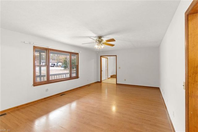 6154 Wildflower LN, Hayes, VA 23072