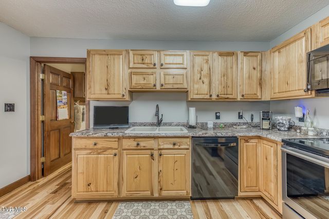 3408 Manchester Lane, Johnson City, TN 37601