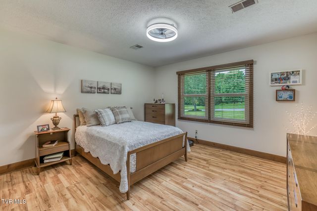 3408 Manchester Lane, Johnson City, TN 37601