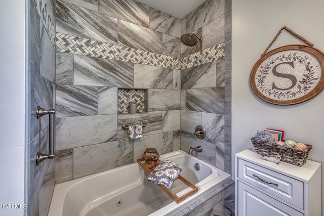 3408 Manchester Lane, Johnson City, TN 37601