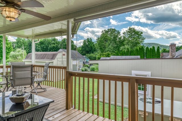 3408 Manchester Lane, Johnson City, TN 37601