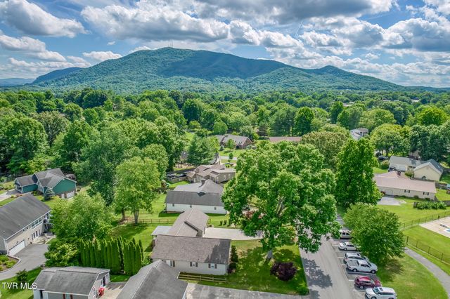 3408 Manchester Lane, Johnson City, TN 37601