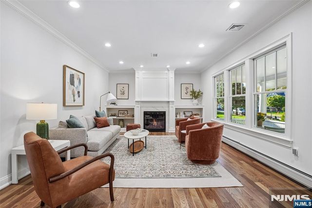 23 Bradford Street, Glen Rock, NJ 07452