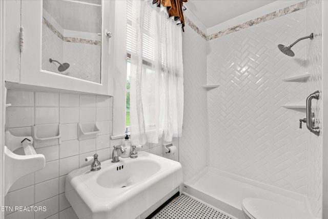 307 N Burn Rd, Niota, TN 37826