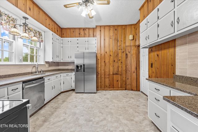 307 N Burn Rd, Niota, TN 37826