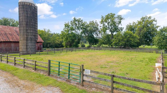 307 N Burn Rd, Niota, TN 37826