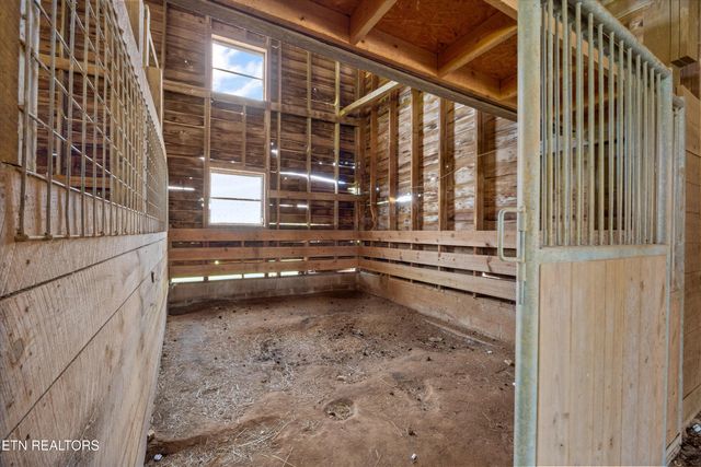 307 N Burn Rd, Niota, TN 37826