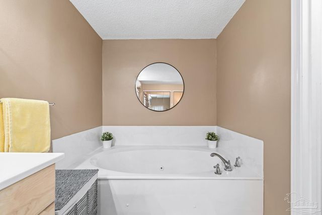 8089 Baywind Cir, Pensacola, FL 32514