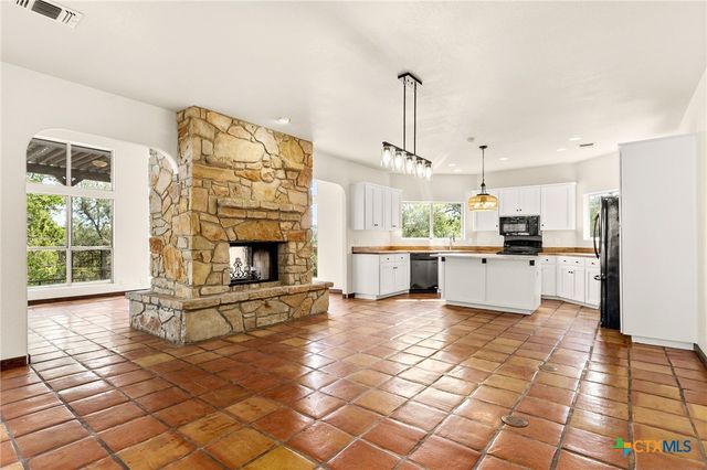 1815 Lakeside Drive, Canyon Lake, TX 78133