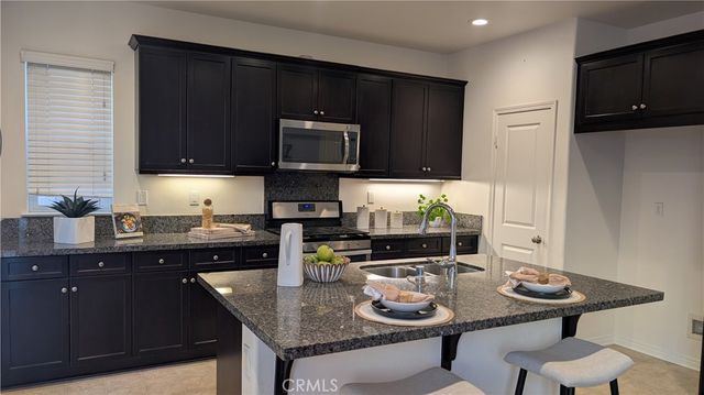 6341 Waterstone, Fontana, CA 92336