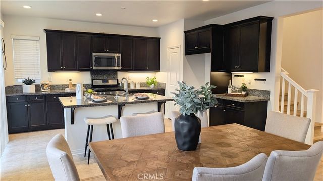 6341 Waterstone, Fontana, CA 92336