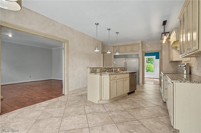 5671 Brownstone Circle NW, Canton, OH 44718