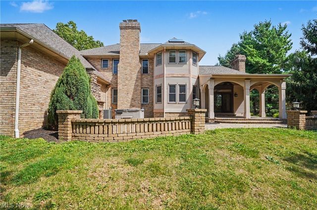 5671 Brownstone Circle NW, Canton, OH 44718