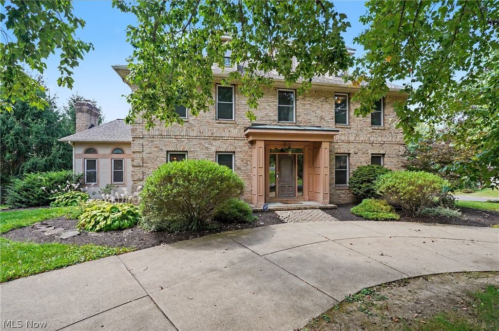 5671 Brownstone Circle NW, Canton, OH 44718