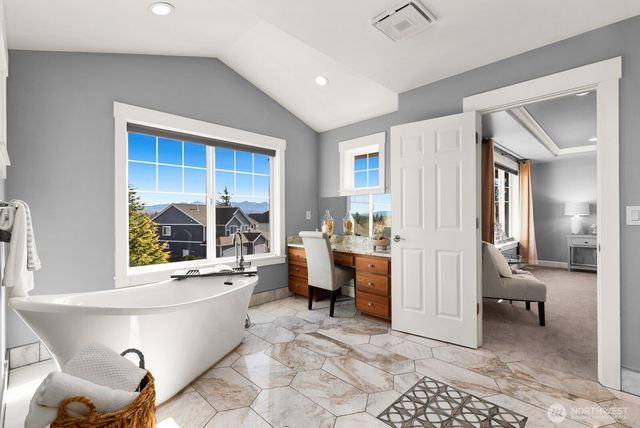 21804 Quiet Water Loop, Lake Tapps, WA 98391