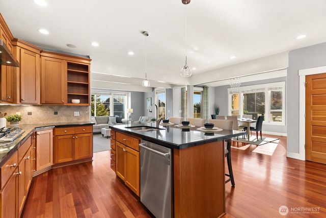 21804 Quiet Water Loop, Lake Tapps, WA 98391