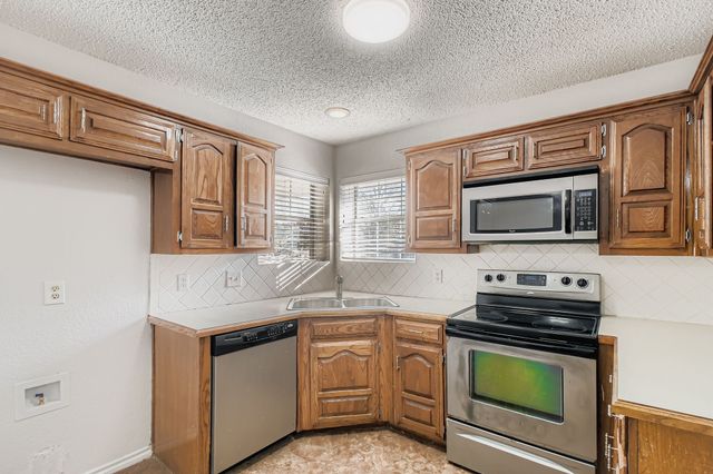 305 Bryan Place, Cedar Hill, TX 75104