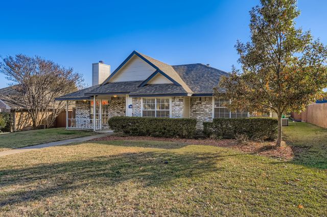 305 Bryan Place, Cedar Hill, TX 75104