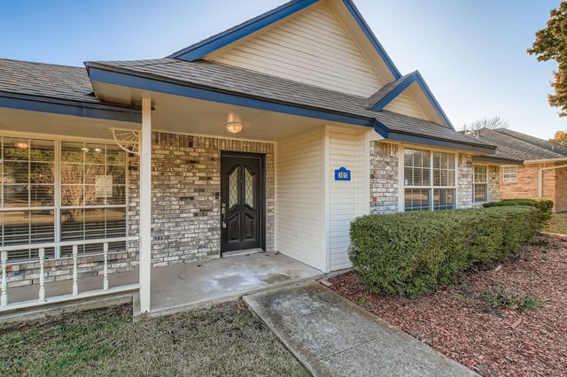 305 Bryan Place, Cedar Hill, TX 75104