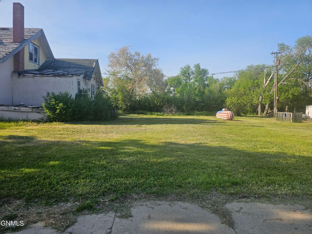 202 Jetson Street, Grenora, ND 58845 photo 2