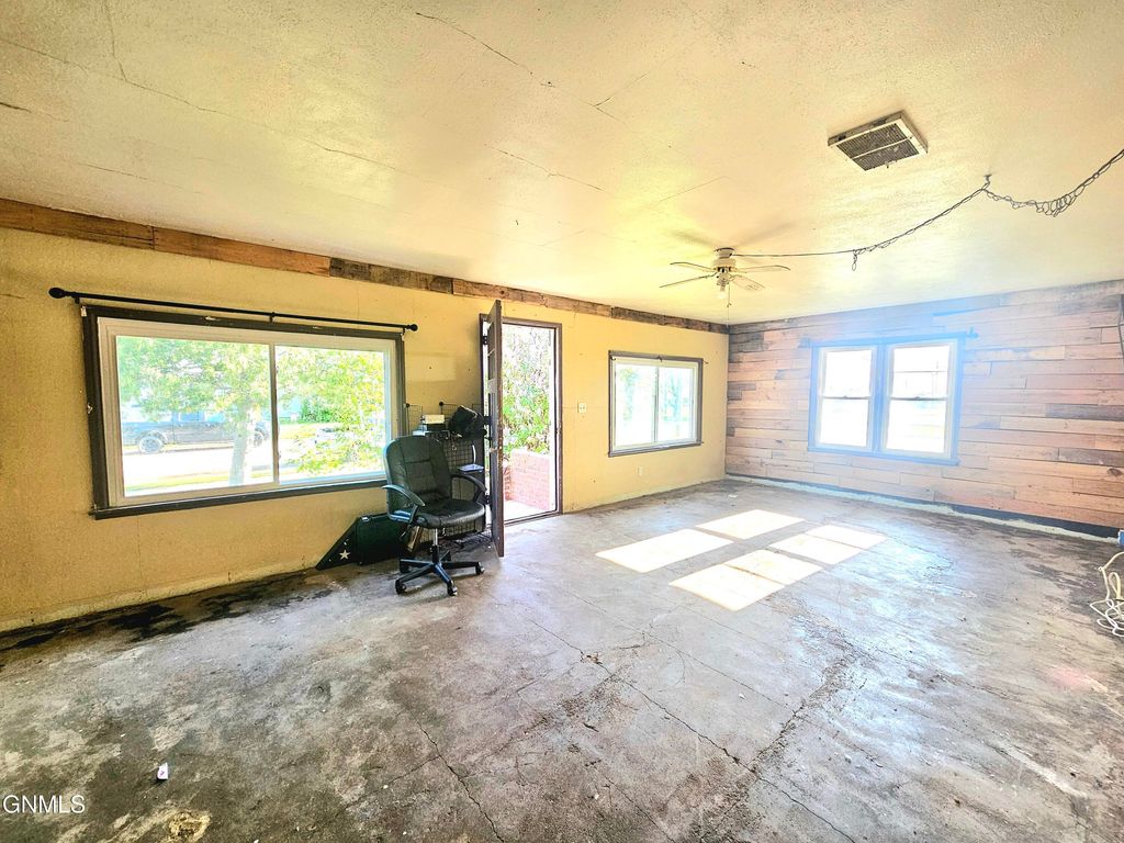 202 Jetson Street, Grenora, ND 58845 photo 4