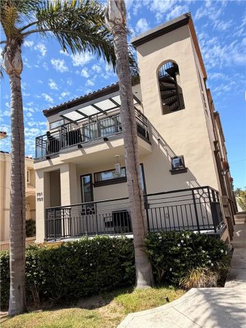 703 11th Street, Hermosa Beach, CA 90254