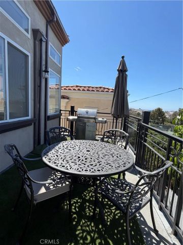 703 11th Street, Hermosa Beach, CA 90254