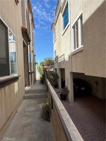 703 11th Street, Hermosa Beach, CA 90254