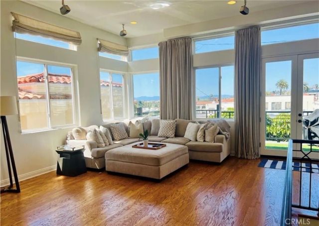 703 11th Street, Hermosa Beach, CA 90254