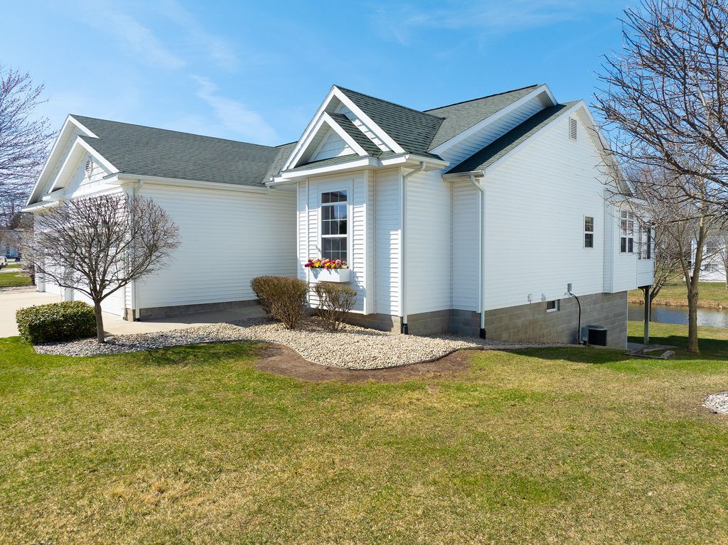 2498 E Turning Leaf Way, Fruitport Twp, MI 49415