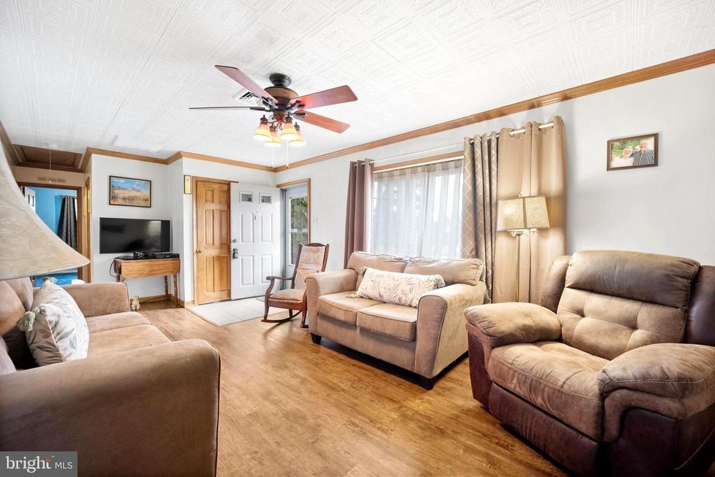 2836 WINDSOR DR, Bensalem, PA 19020