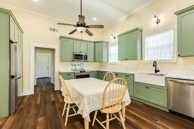 919 N Avenue A, Freeport, TX 77541