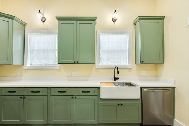 919 N Avenue A, Freeport, TX 77541