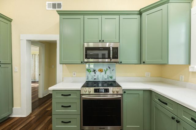 919 N Avenue A, Freeport, TX 77541