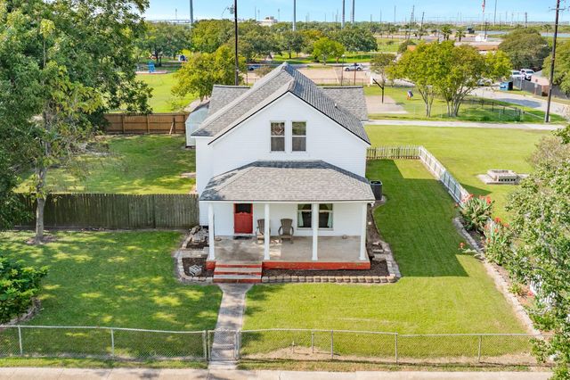 919 N Avenue A, Freeport, TX 77541